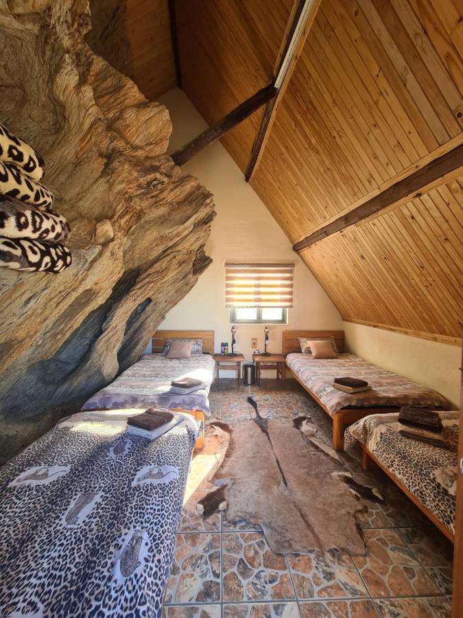Rooiklip Camp Flintstone Apartamento Exterior foto