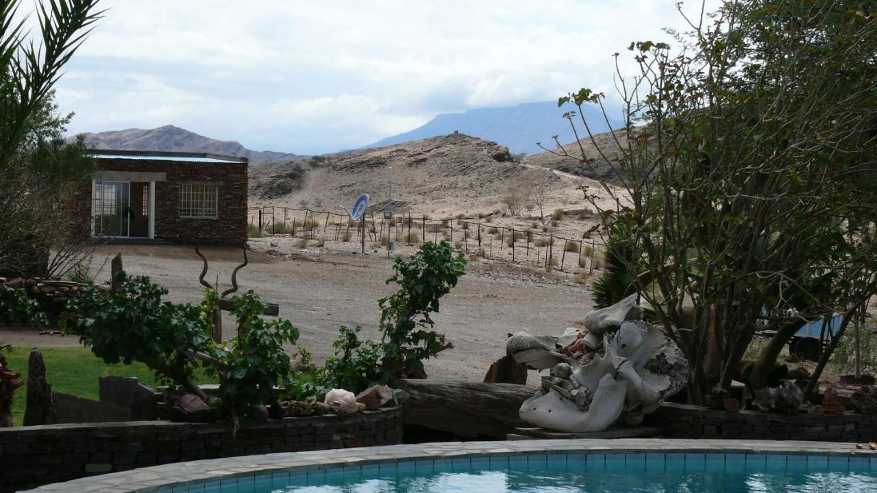 Rooiklip Camp Flintstone Apartamento Exterior foto