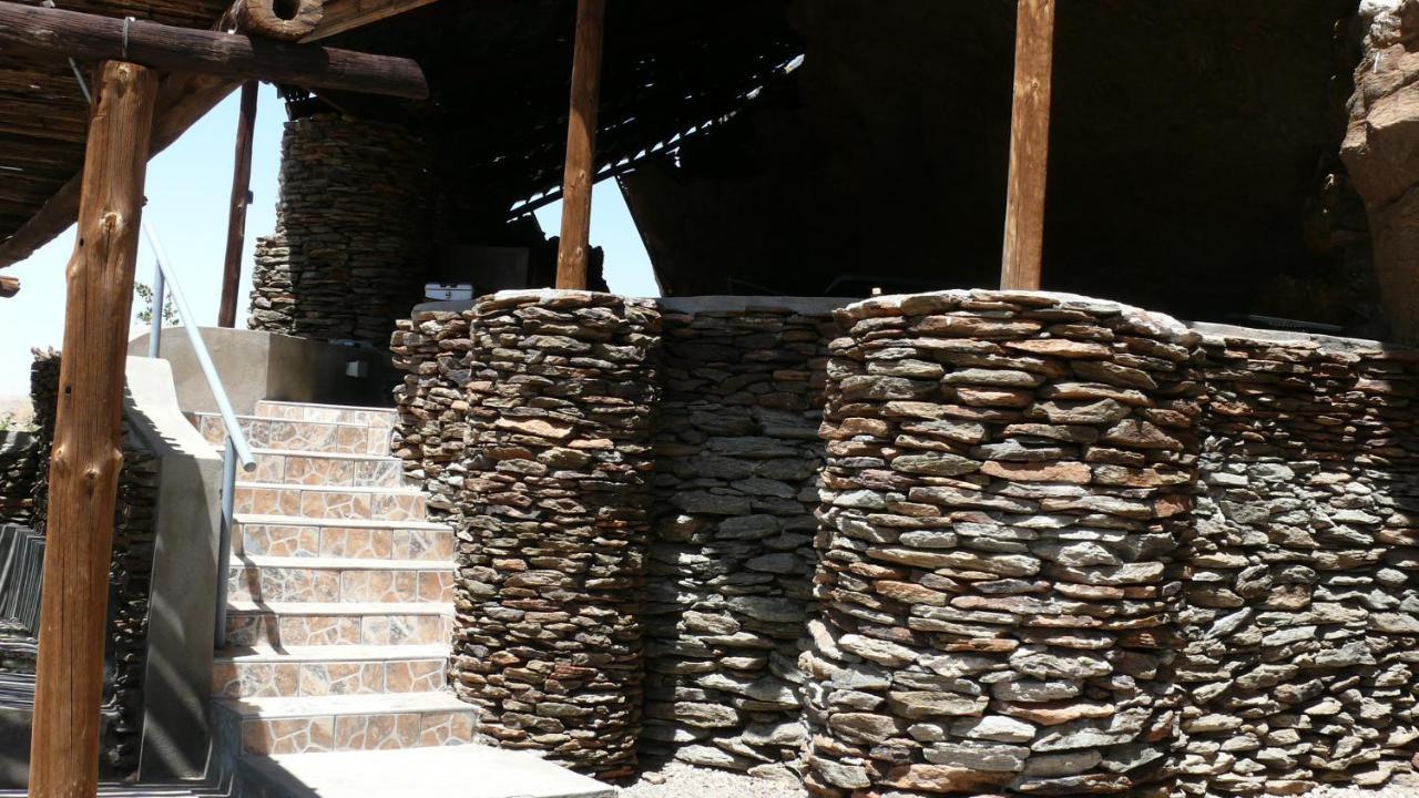 Rooiklip Camp Flintstone Apartamento Exterior foto